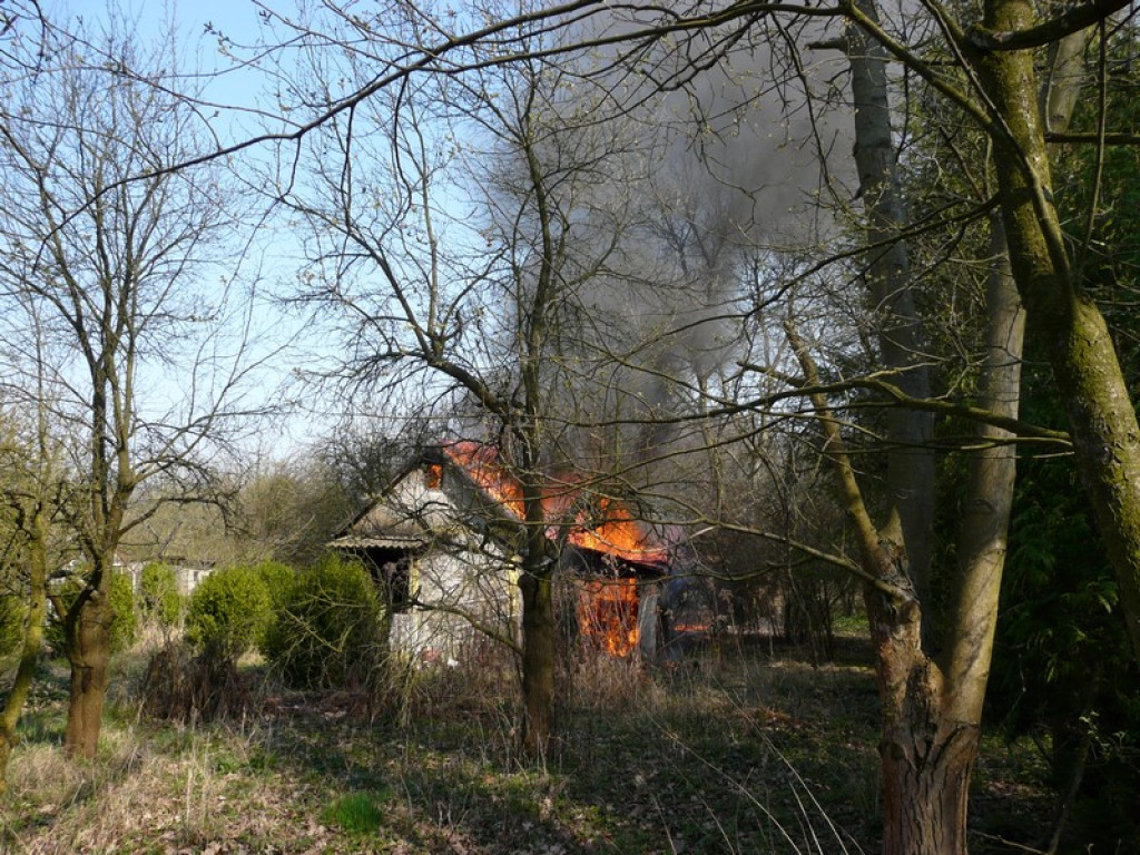 Groźny pożar przy ulicy Małujowickiej