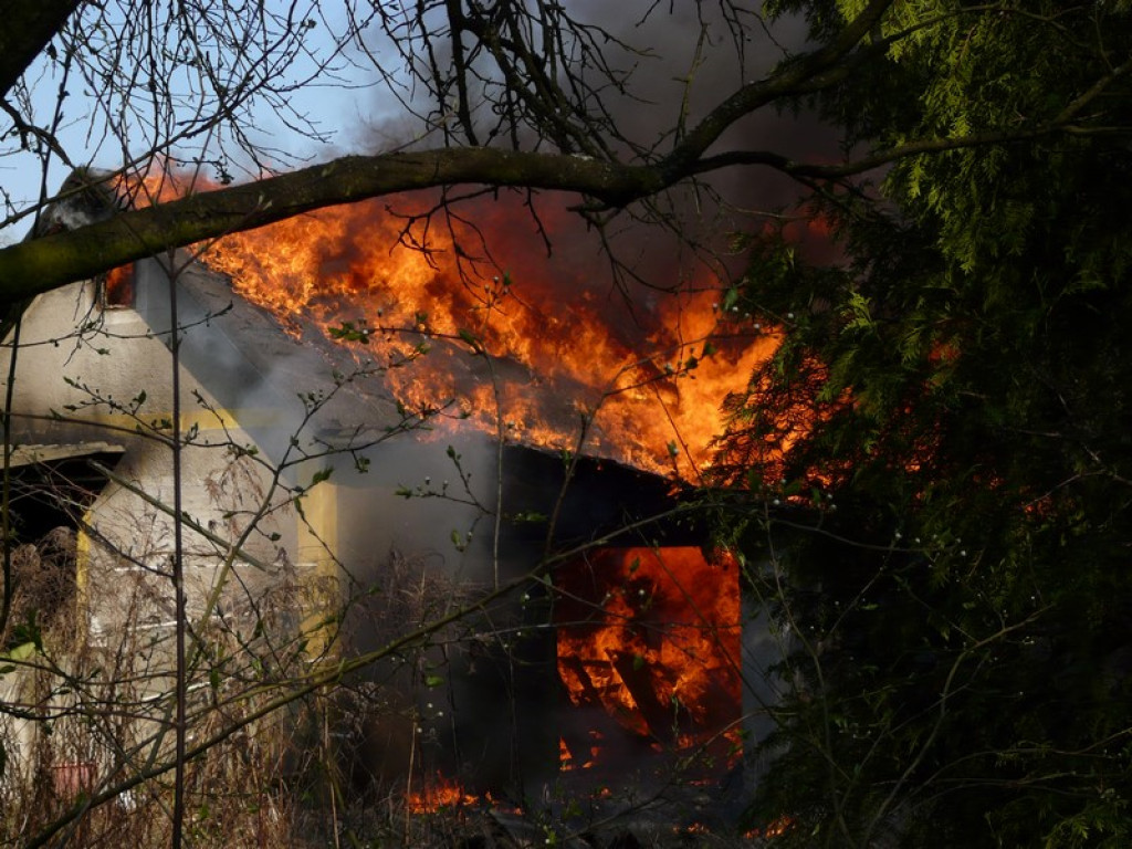 Groźny pożar przy ulicy Małujowickiej