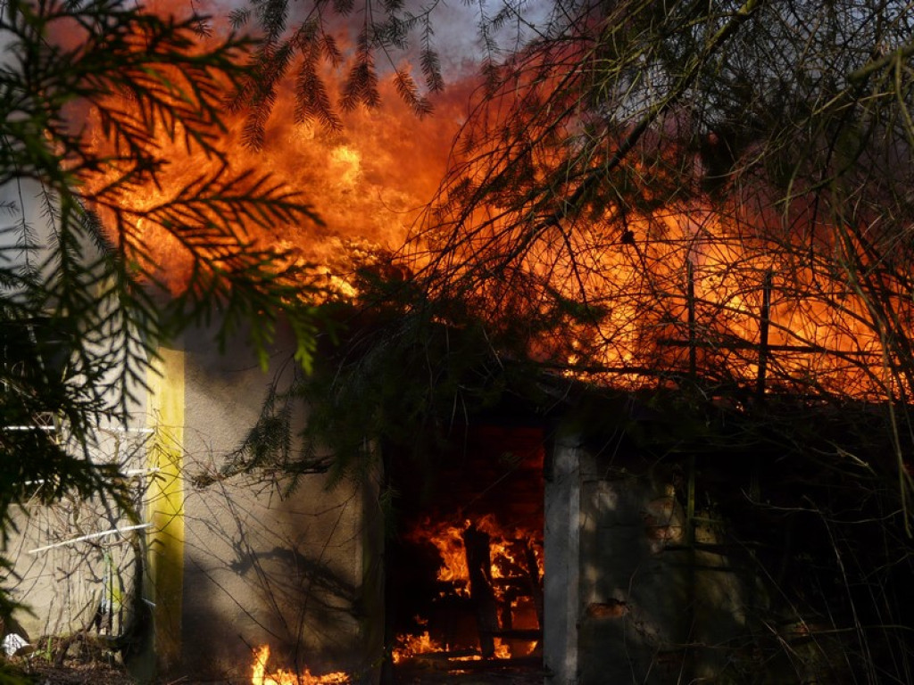 Groźny pożar przy ulicy Małujowickiej