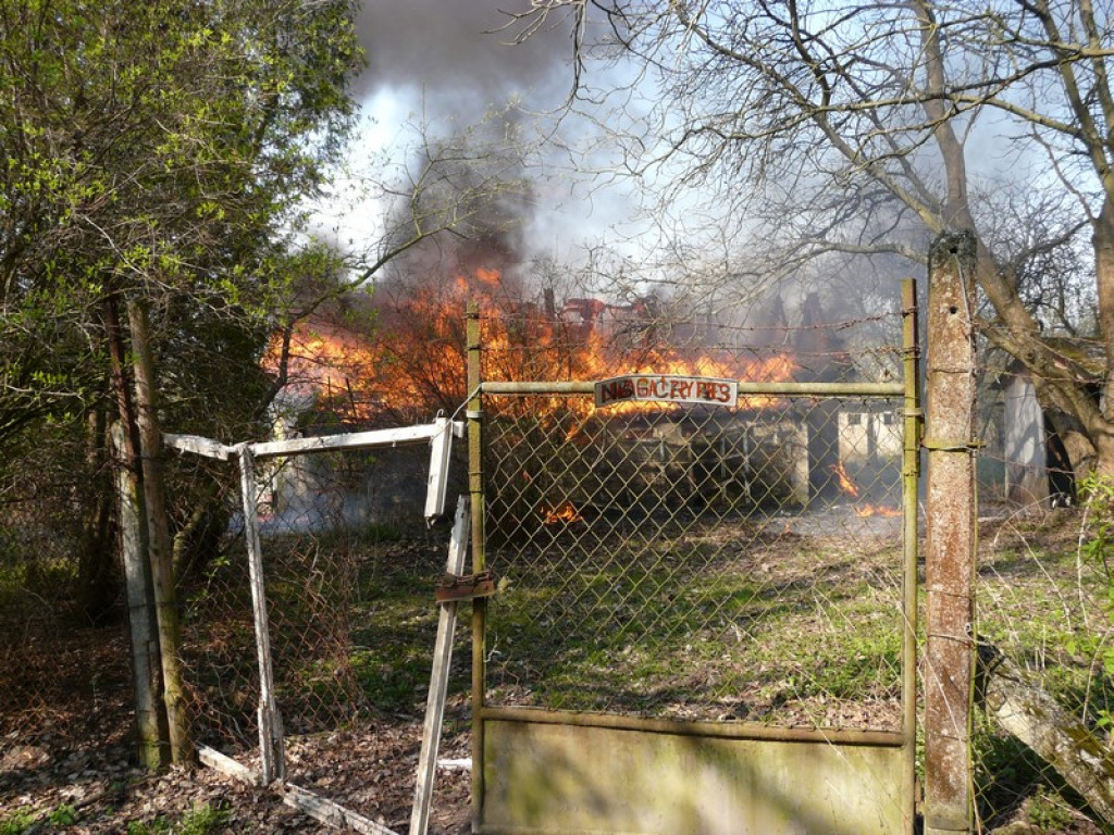 Groźny pożar przy ulicy Małujowickiej