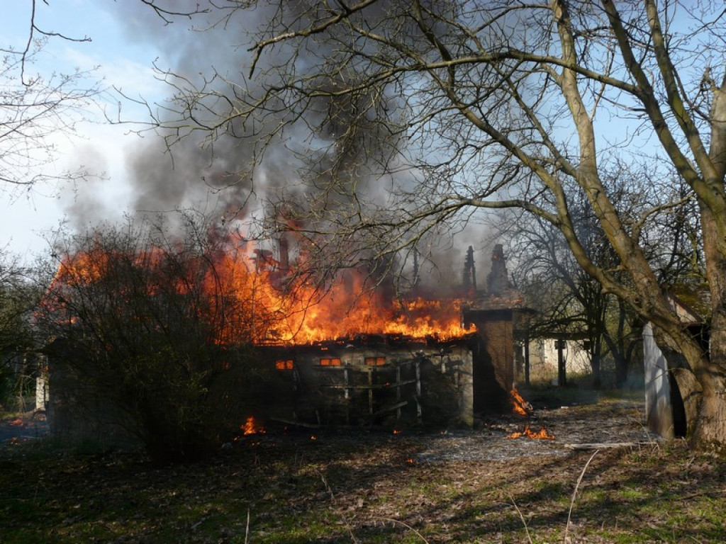 Groźny pożar przy ulicy Małujowickiej