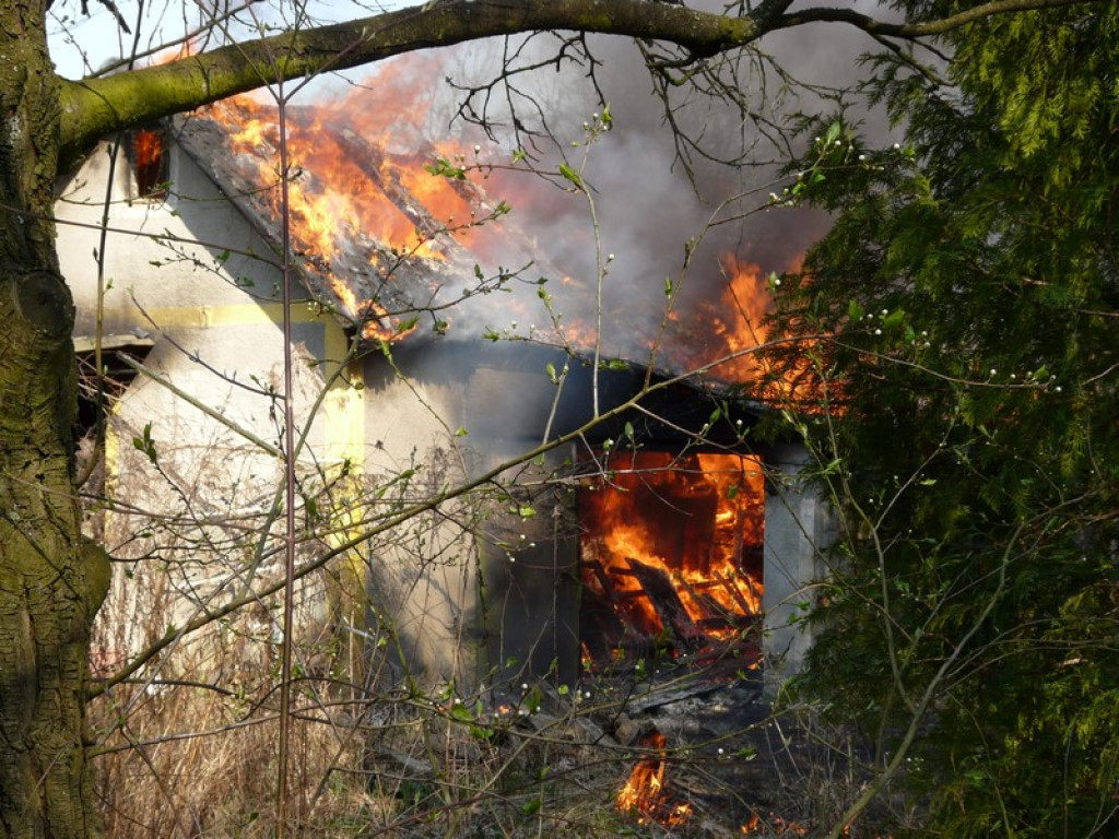 Groźny pożar przy ulicy Małujowickiej