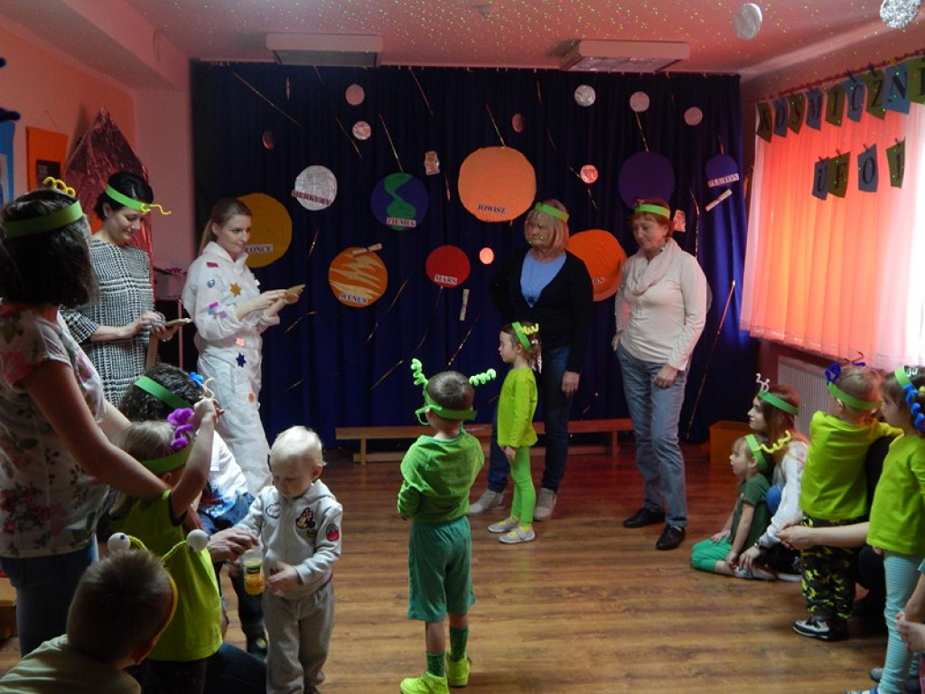 Kosmiczne zabawy w PP nr 3 w grupie I 