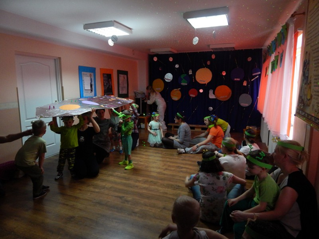 Kosmiczne zabawy w PP nr 3 w grupie I 