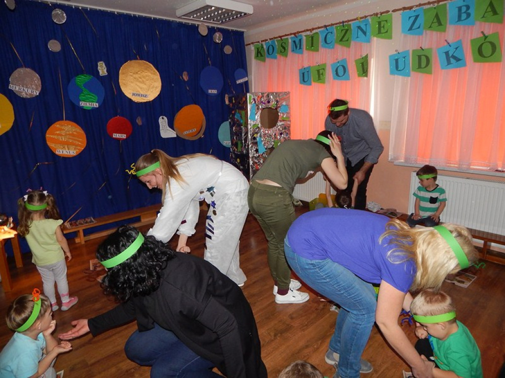 Kosmiczne zabawy w PP nr 3 w grupie I 