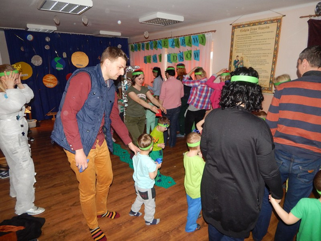 Kosmiczne zabawy w PP nr 3 w grupie I 