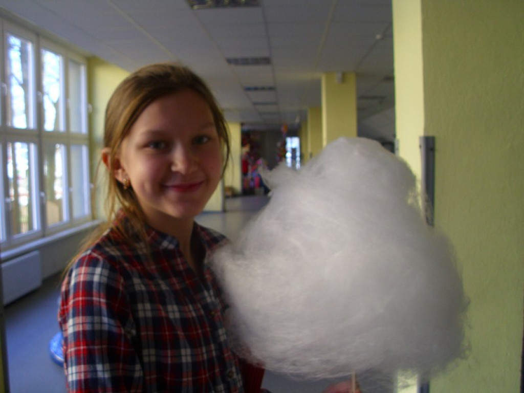 Uczniowie PSP w Olszance na Moskiewskiej Rewii na Lodzie w Opolu