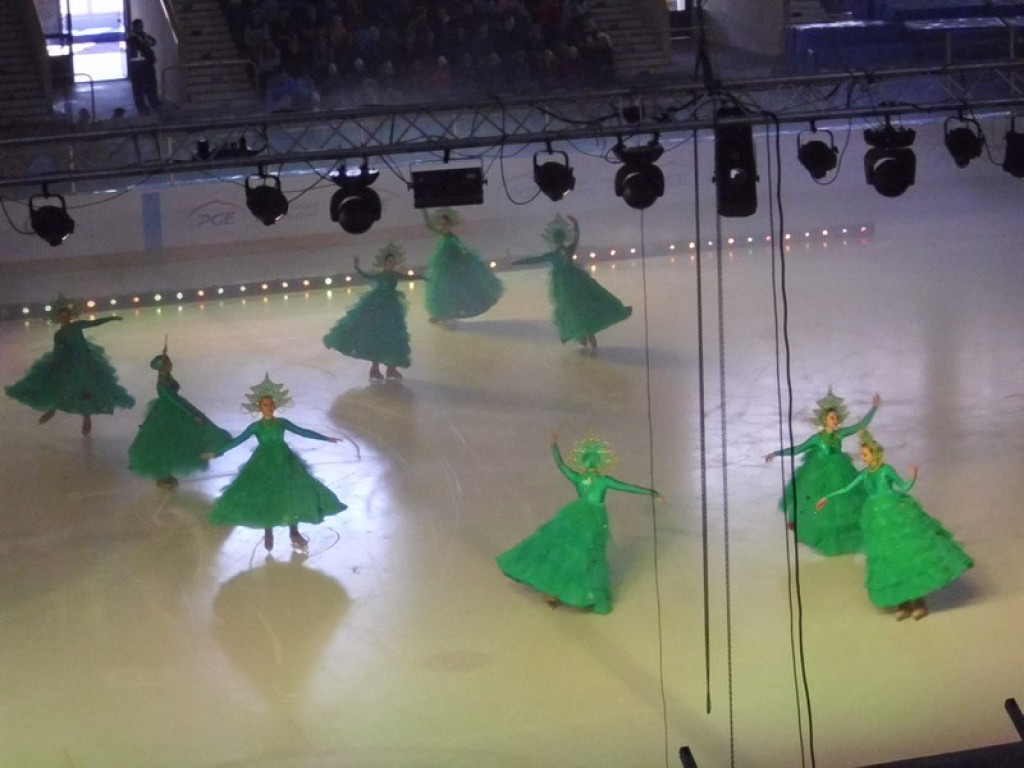 Uczniowie PSP w Olszance na Moskiewskiej Rewii na Lodzie w Opolu