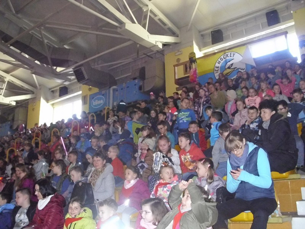 Uczniowie PSP w Olszance na Moskiewskiej Rewii na Lodzie w Opolu