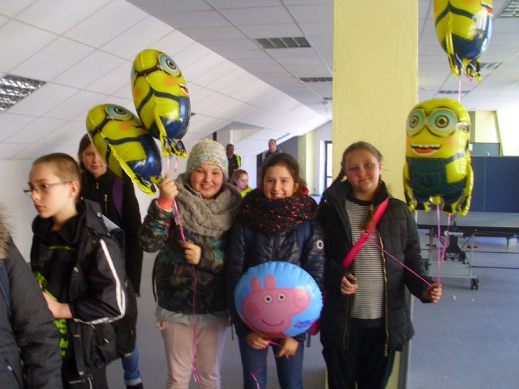 Uczniowie PSP w Olszance na Moskiewskiej Rewii na Lodzie w Opolu