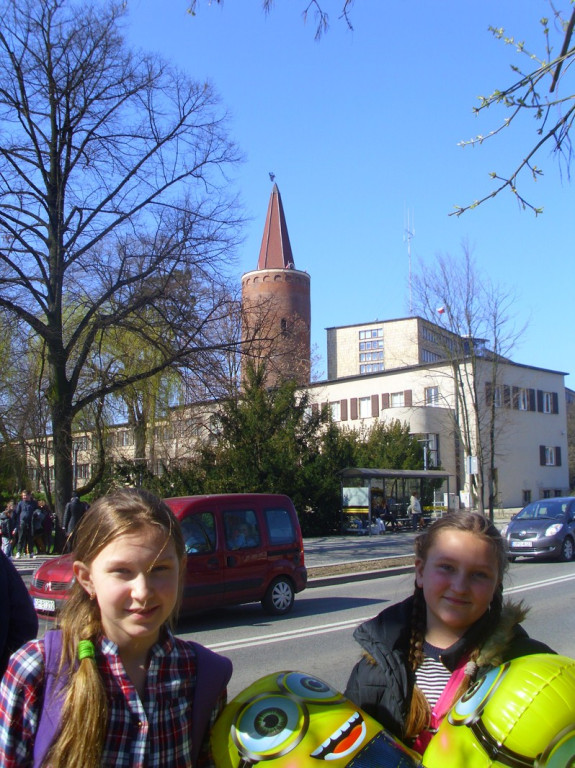 Uczniowie PSP w Olszance na Moskiewskiej Rewii na Lodzie w Opolu