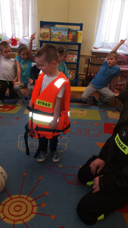 WIZYTA STRAŻAKÓW W PUBLICZNYM PRZEDSZKOLU W OLSZANCE