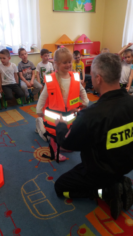 WIZYTA STRAŻAKÓW W PUBLICZNYM PRZEDSZKOLU W OLSZANCE
