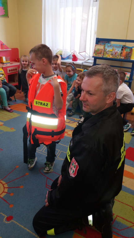WIZYTA STRAŻAKÓW W PUBLICZNYM PRZEDSZKOLU W OLSZANCE