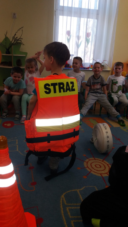WIZYTA STRAŻAKÓW W PUBLICZNYM PRZEDSZKOLU W OLSZANCE