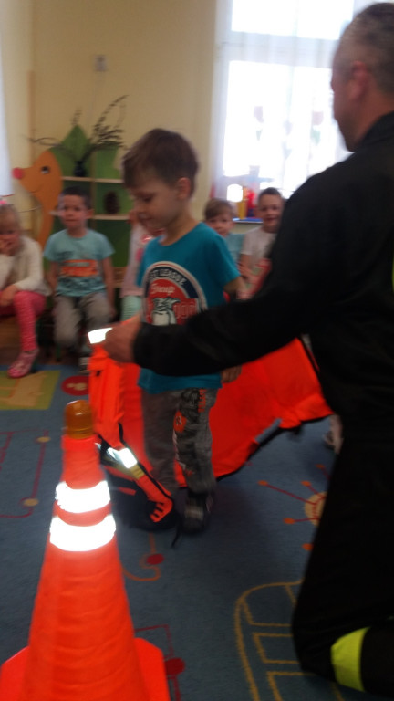 WIZYTA STRAŻAKÓW W PUBLICZNYM PRZEDSZKOLU W OLSZANCE