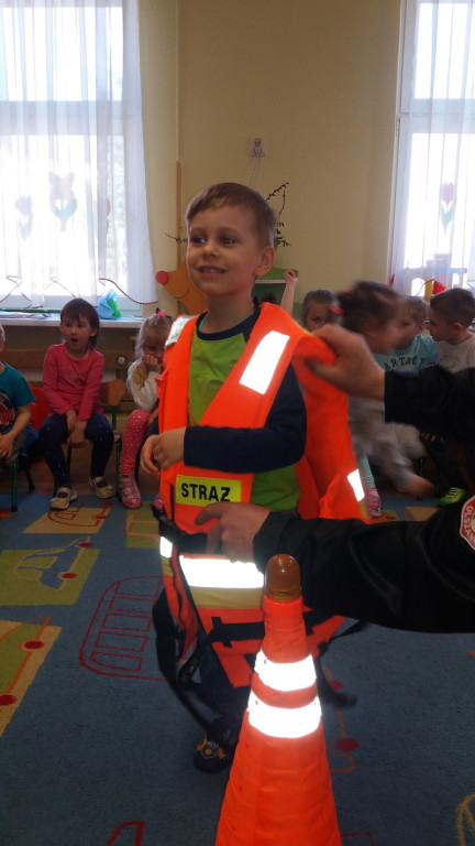 WIZYTA STRAŻAKÓW W PUBLICZNYM PRZEDSZKOLU W OLSZANCE