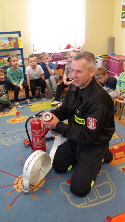 WIZYTA STRAŻAKÓW W PUBLICZNYM PRZEDSZKOLU W OLSZANCE