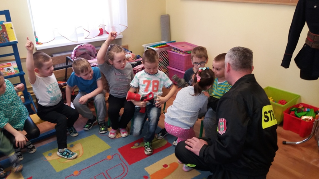 WIZYTA STRAŻAKÓW W PUBLICZNYM PRZEDSZKOLU W OLSZANCE