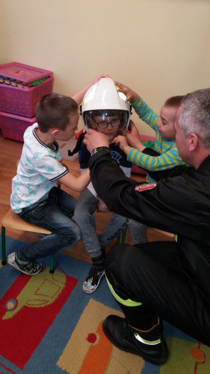 WIZYTA STRAŻAKÓW W PUBLICZNYM PRZEDSZKOLU W OLSZANCE