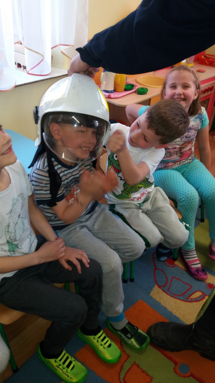 WIZYTA STRAŻAKÓW W PUBLICZNYM PRZEDSZKOLU W OLSZANCE