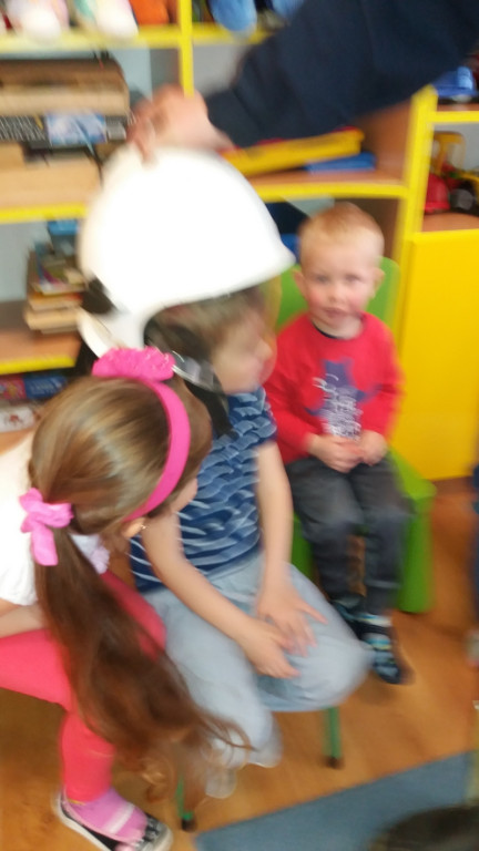 WIZYTA STRAŻAKÓW W PUBLICZNYM PRZEDSZKOLU W OLSZANCE