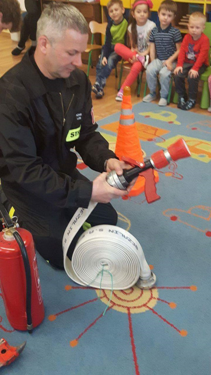 WIZYTA STRAŻAKÓW W PUBLICZNYM PRZEDSZKOLU W OLSZANCE