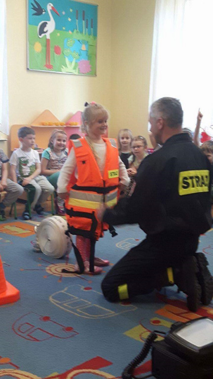 WIZYTA STRAŻAKÓW W PUBLICZNYM PRZEDSZKOLU W OLSZANCE
