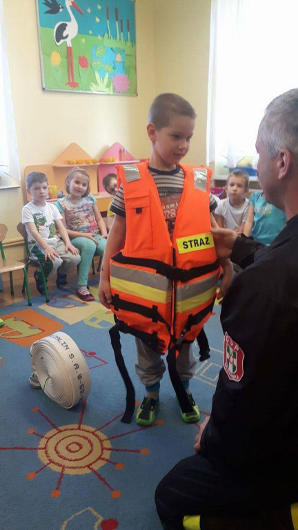 WIZYTA STRAŻAKÓW W PUBLICZNYM PRZEDSZKOLU W OLSZANCE