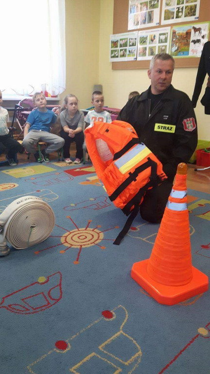 WIZYTA STRAŻAKÓW W PUBLICZNYM PRZEDSZKOLU W OLSZANCE