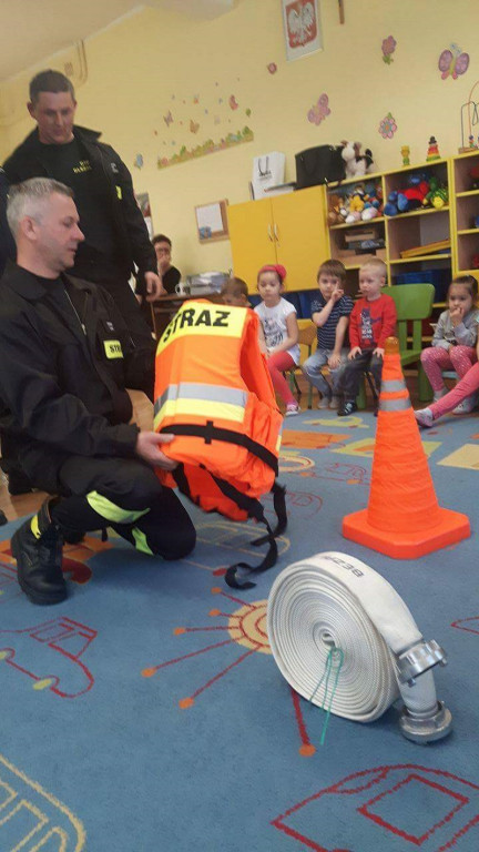 WIZYTA STRAŻAKÓW W PUBLICZNYM PRZEDSZKOLU W OLSZANCE