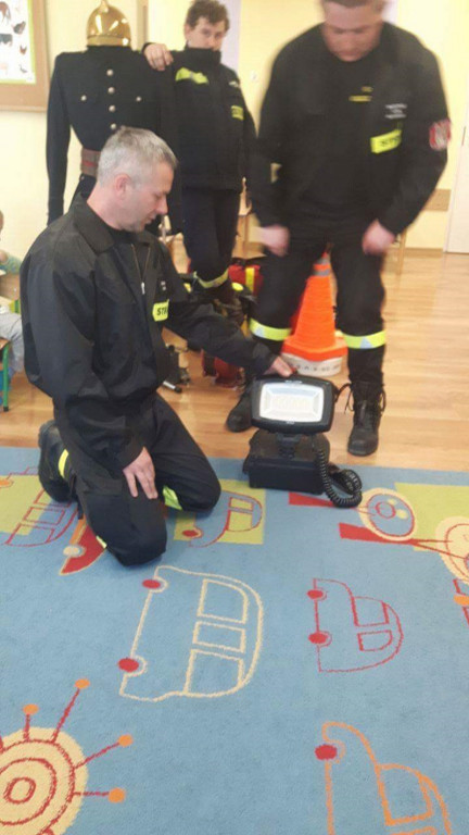 WIZYTA STRAŻAKÓW W PUBLICZNYM PRZEDSZKOLU W OLSZANCE