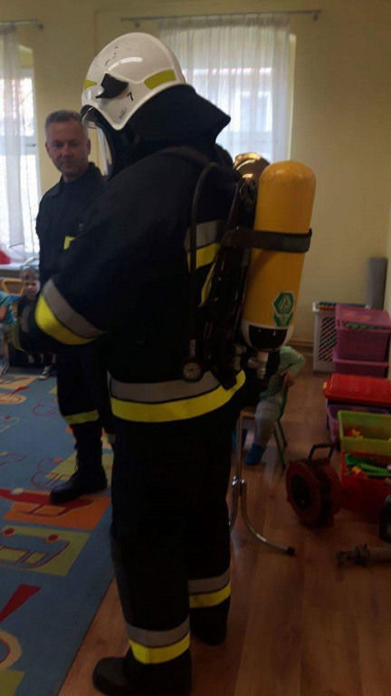 WIZYTA STRAŻAKÓW W PUBLICZNYM PRZEDSZKOLU W OLSZANCE