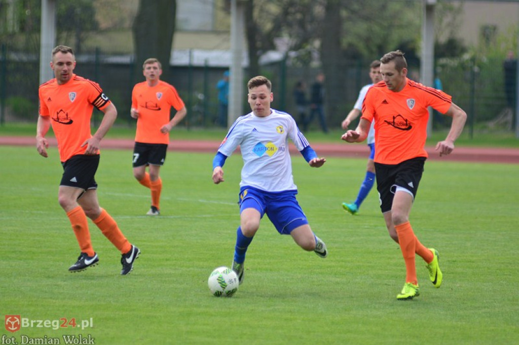 Bezbramkowy remis w derbach. Podział punktów w Brzegu [foto]