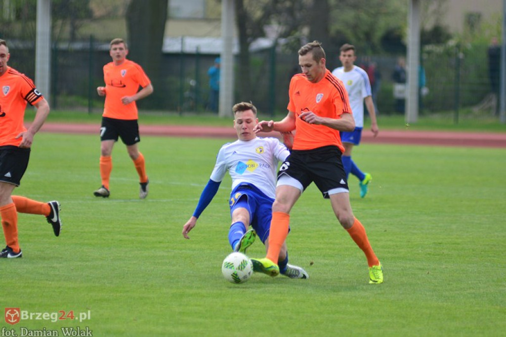 Bezbramkowy remis w derbach. Podział punktów w Brzegu [foto]