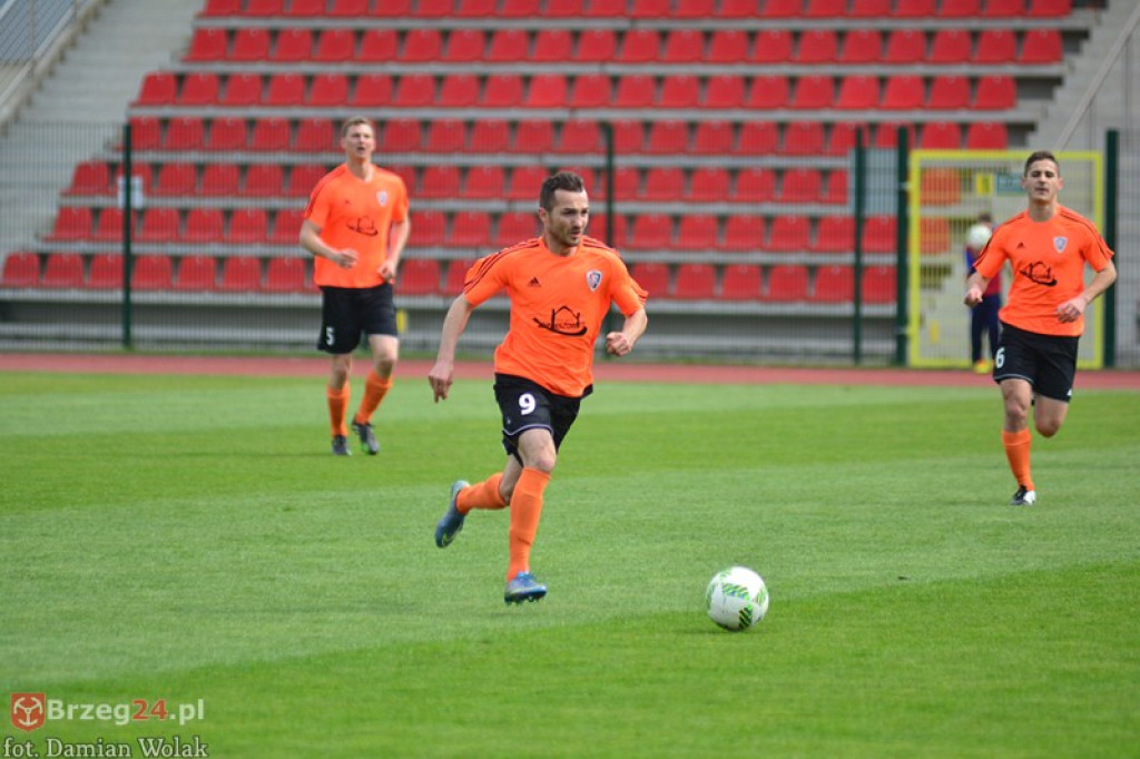 Bezbramkowy remis w derbach. Podział punktów w Brzegu [foto]