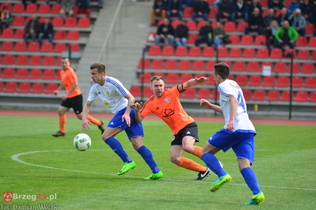 Bezbramkowy remis w derbach. Podział punktów w Brzegu [foto]