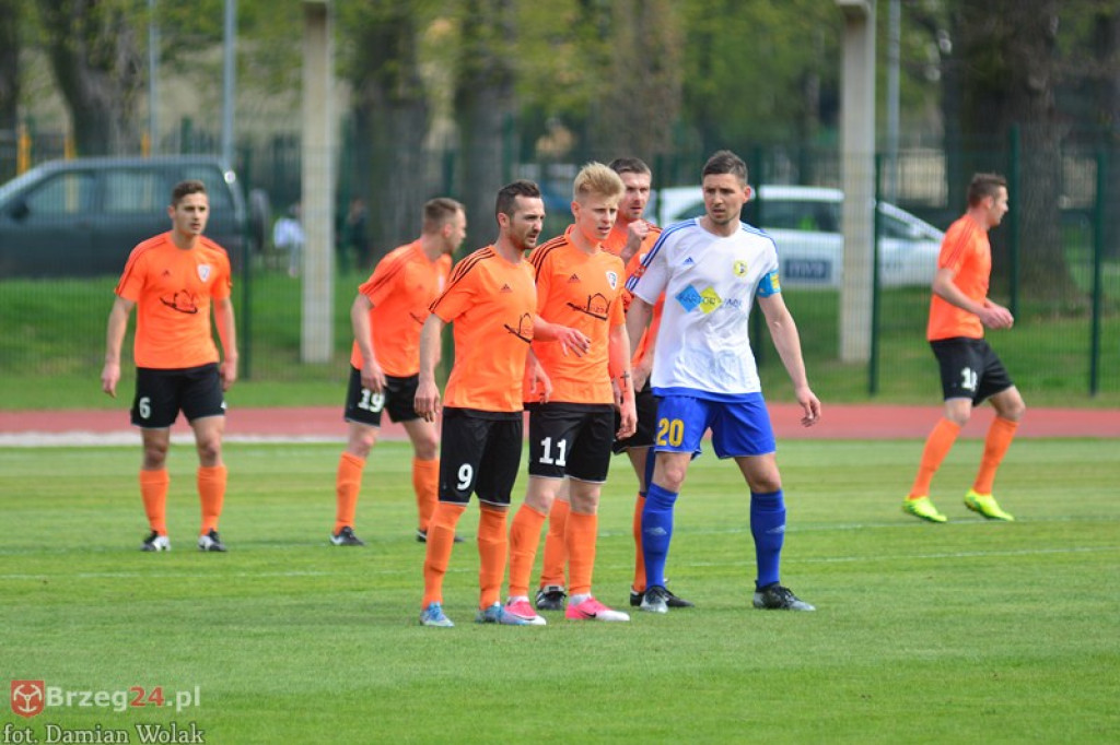 Bezbramkowy remis w derbach. Podział punktów w Brzegu [foto]
