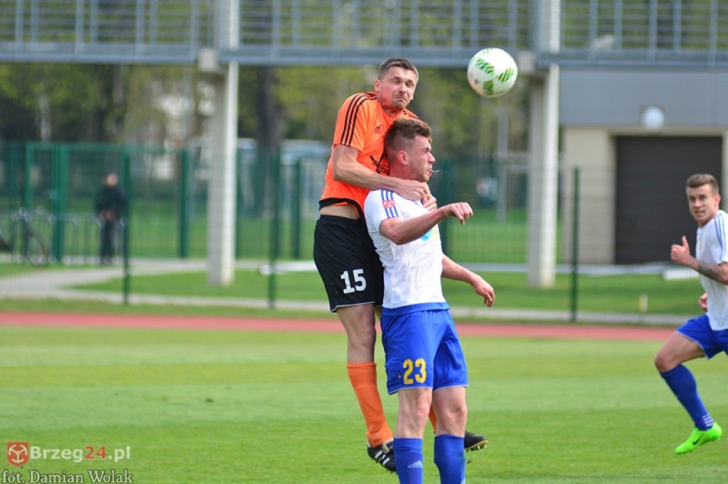Bezbramkowy remis w derbach. Podział punktów w Brzegu [foto]