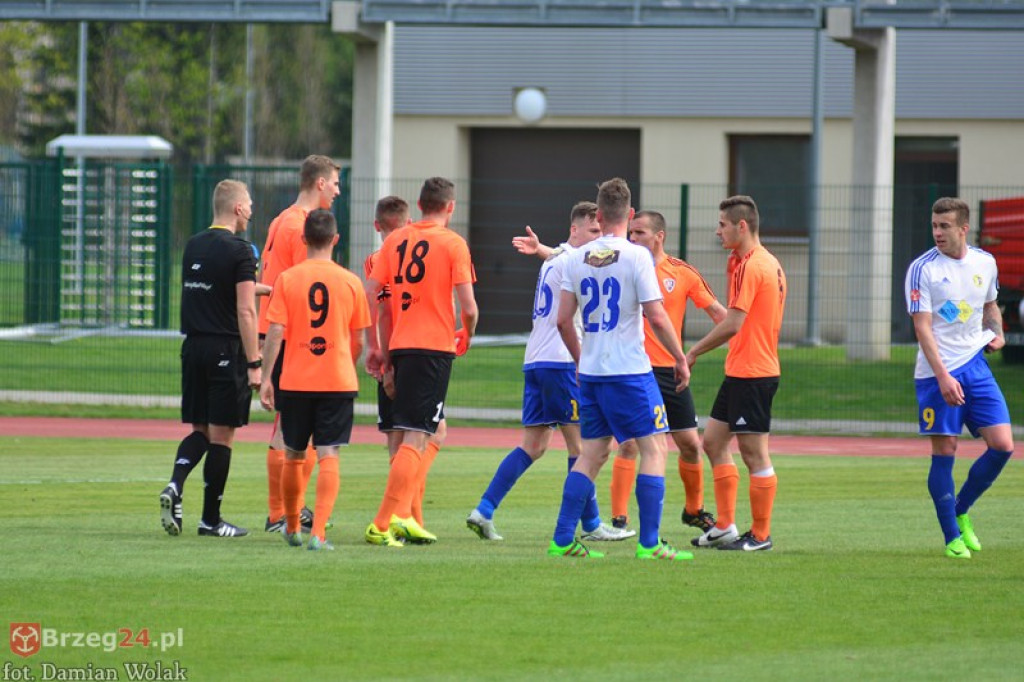 Bezbramkowy remis w derbach. Podział punktów w Brzegu [foto]