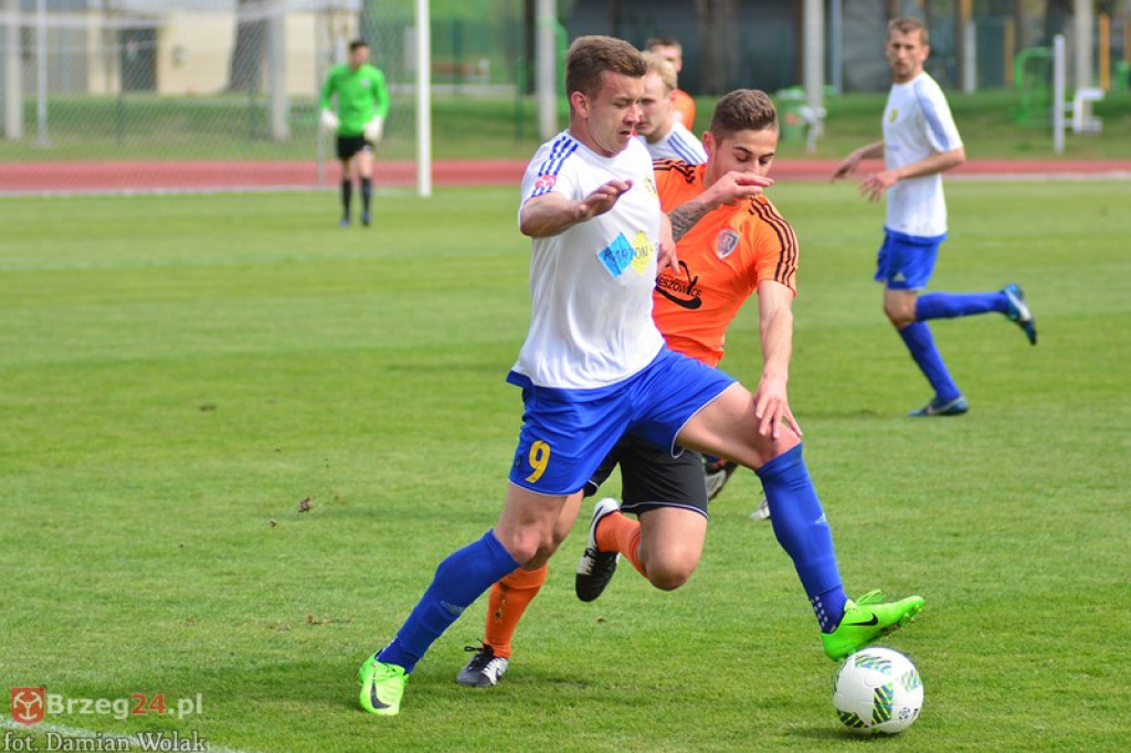 Bezbramkowy remis w derbach. Podział punktów w Brzegu [foto]