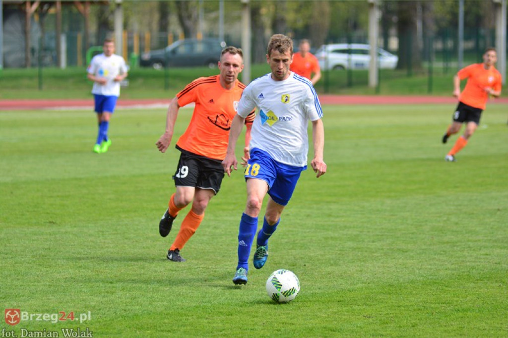 Bezbramkowy remis w derbach. Podział punktów w Brzegu [foto]