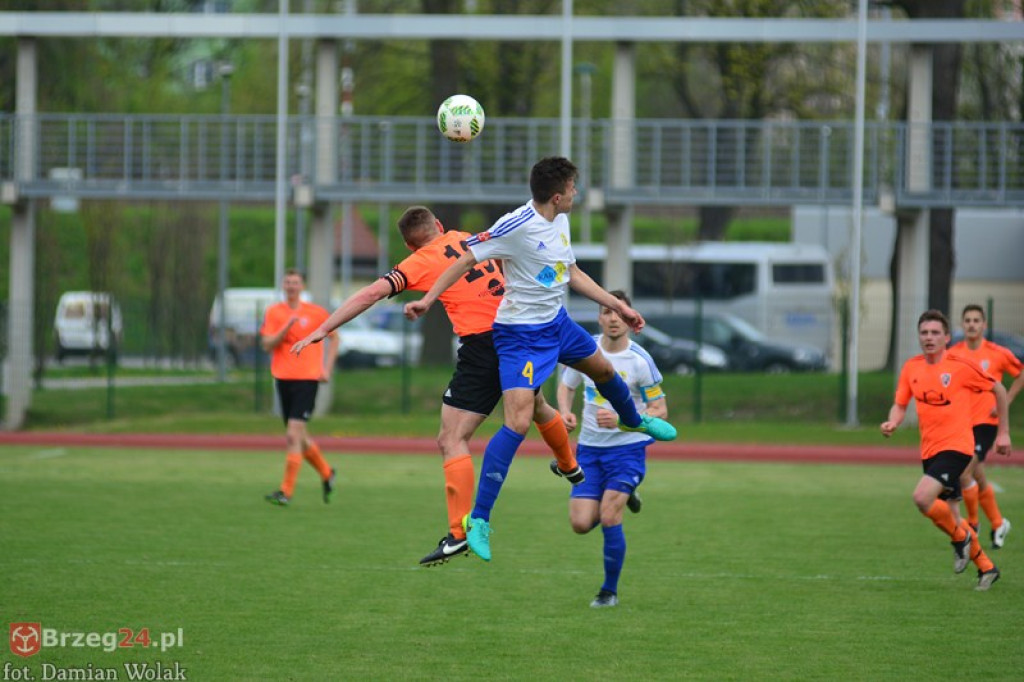 Bezbramkowy remis w derbach. Podział punktów w Brzegu [foto]