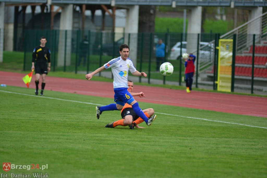 Bezbramkowy remis w derbach. Podział punktów w Brzegu [foto]