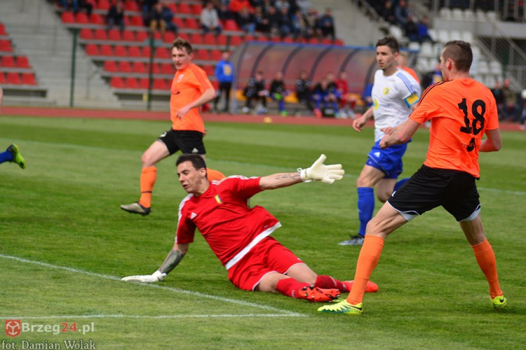 Bezbramkowy remis w derbach. Podział punktów w Brzegu [foto]