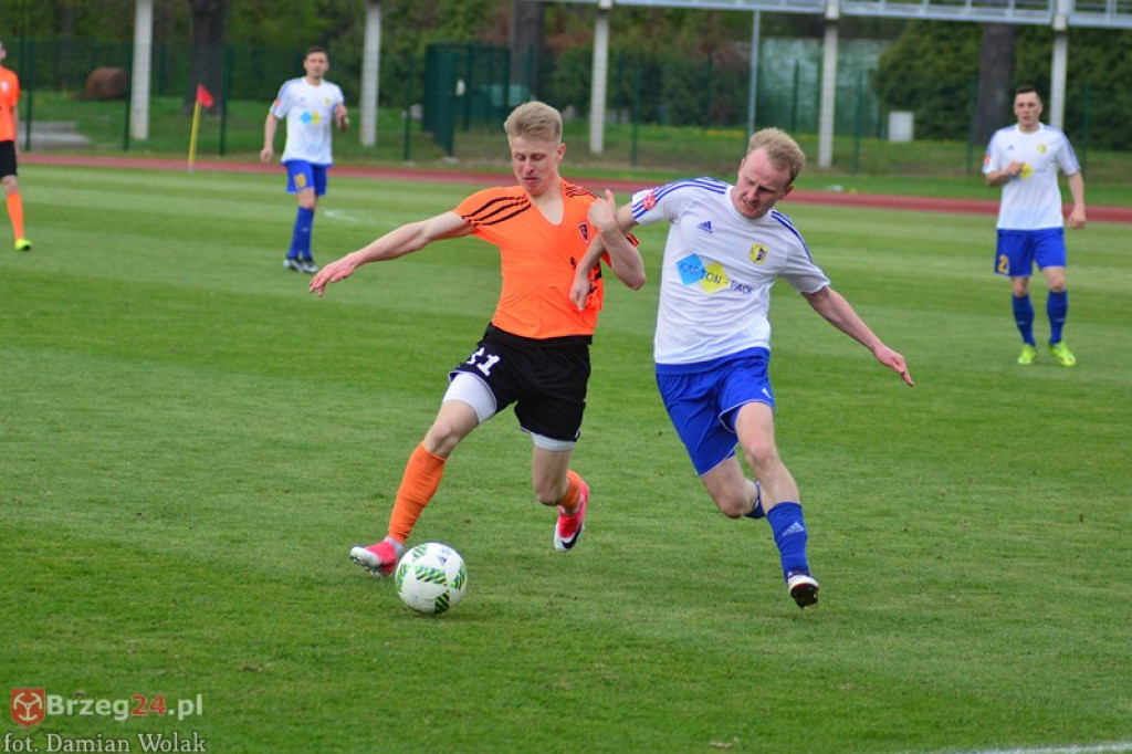 Bezbramkowy remis w derbach. Podział punktów w Brzegu [foto]