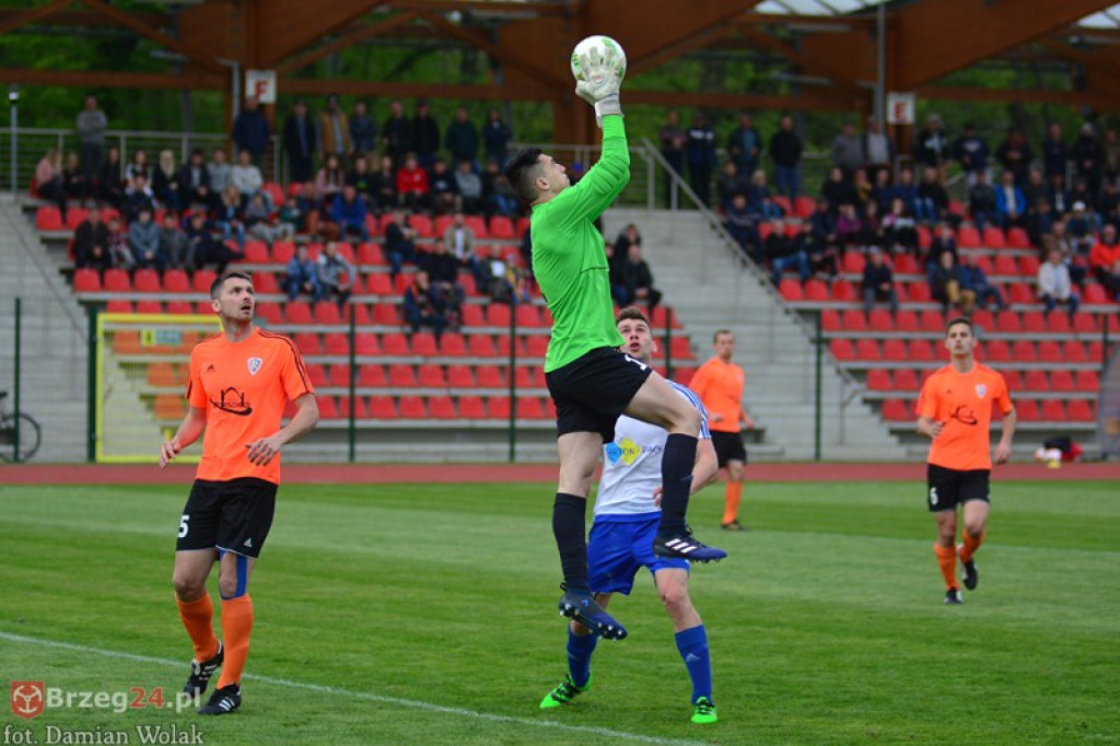 Bezbramkowy remis w derbach. Podział punktów w Brzegu [foto]