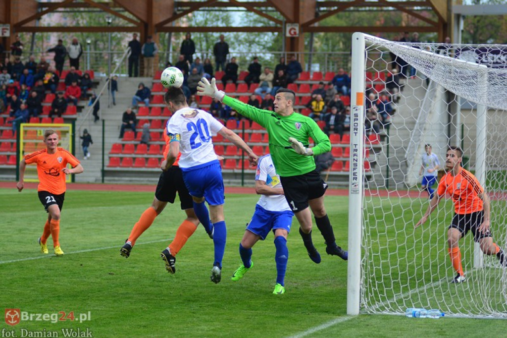 Bezbramkowy remis w derbach. Podział punktów w Brzegu [foto]