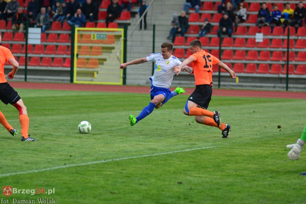 Bezbramkowy remis w derbach. Podział punktów w Brzegu [foto]