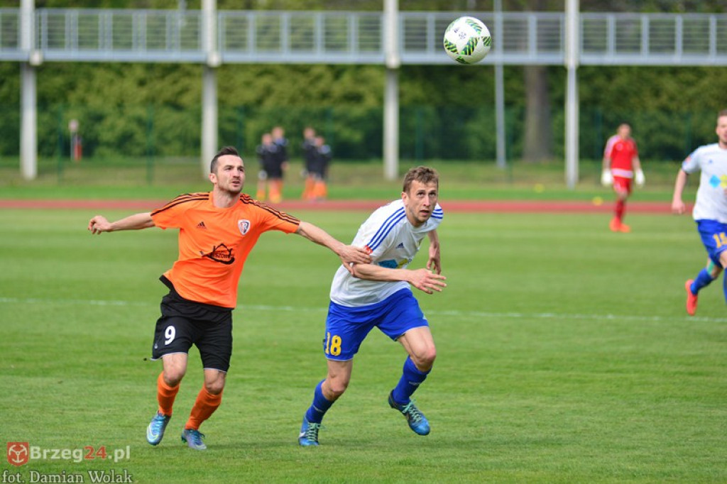 Bezbramkowy remis w derbach. Podział punktów w Brzegu [foto]